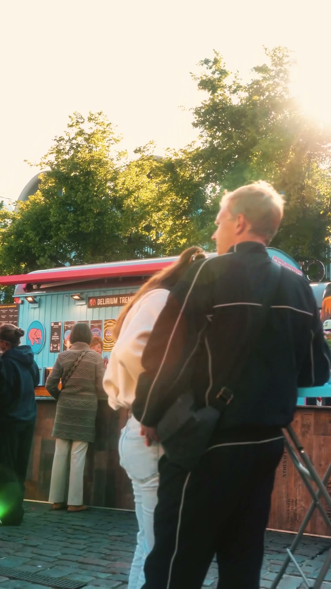 Videoclip: Delirium Café
