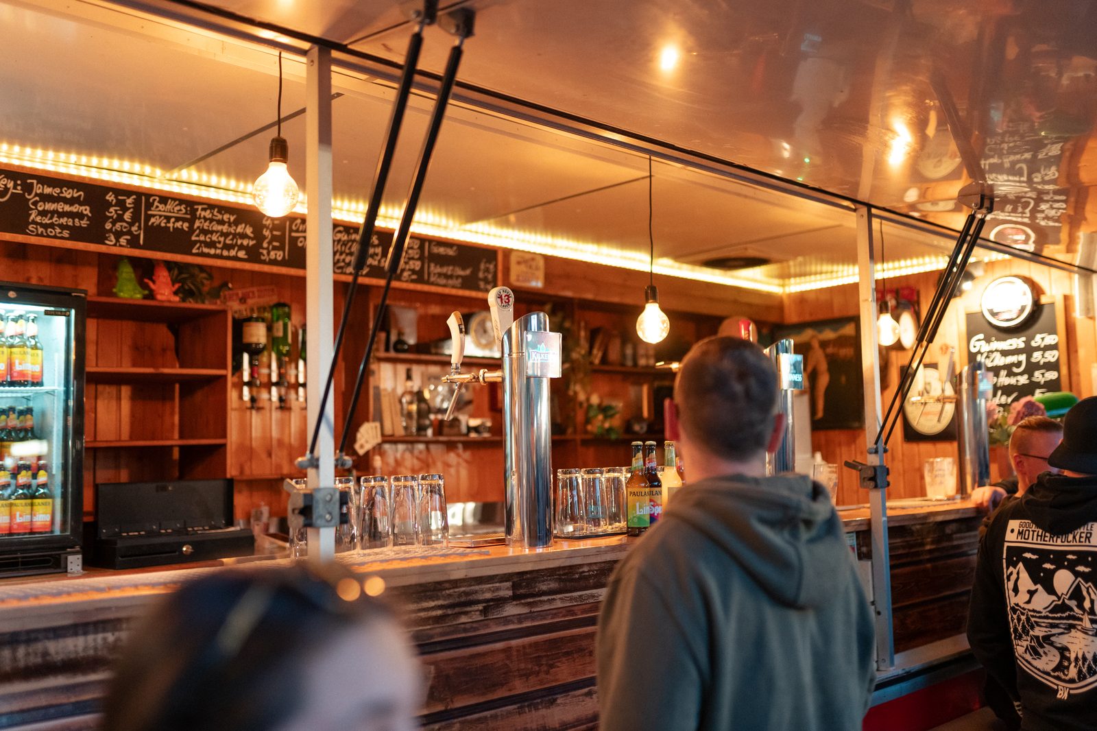 Craft Beer Bar mit Zapfhahn